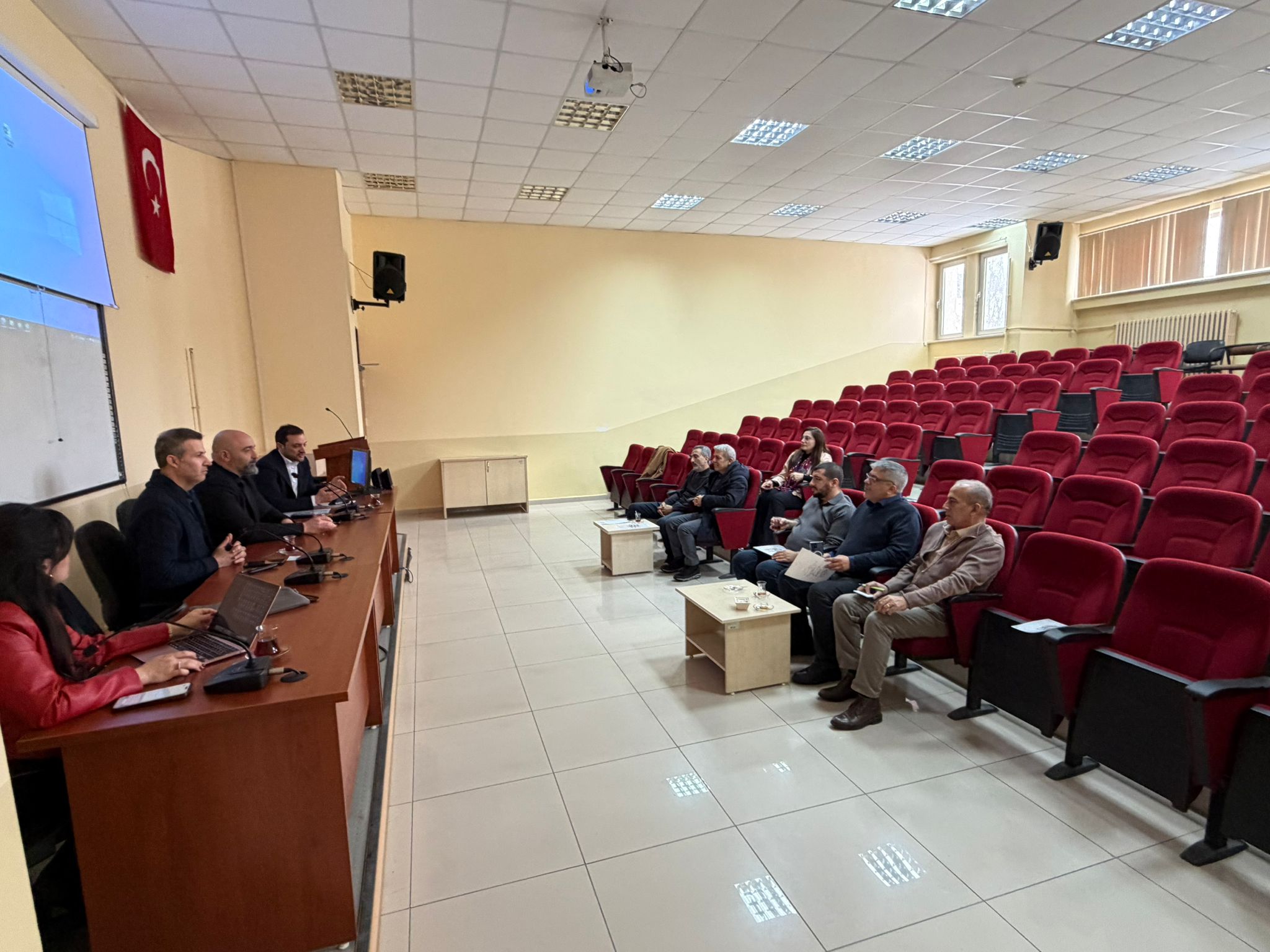 toplumsal-katki-kapsaminda-iktisadi-ve-idari-bilimler-fakultesi-ile-is-birligi-toplantisi-gerceklestirildi